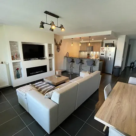Beautiful Spacious With Mountain View *