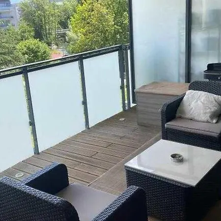Beautiful Spacious With Mountain View Apartment Annecy